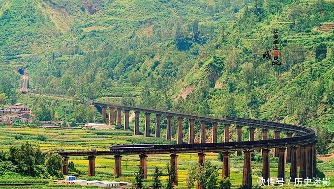 世界上最“悲壮”的大桥，桥墩中留着建筑者的遗体，经过必须鸣笛