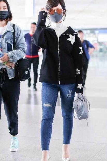 赵雅芝真会玩！穿牛仔紧身裤露脚踝，网友：身材超赞！