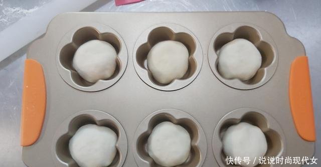  『发酵』小朋友非常喜欢的小餐包，蓝莓果酱夹心小餐包，简单易作酸甜可口