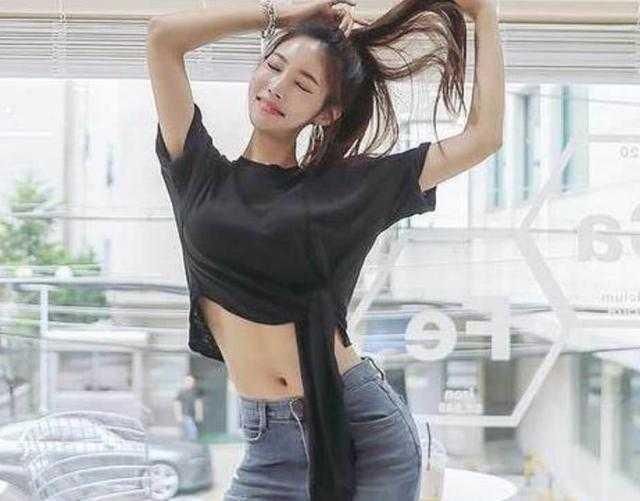 紧身牛仔裤的小姐姐，这么感性的姑娘第一次见！