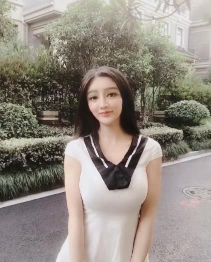 清爽|超有女神范的小姐姐,充满优美曲线,清爽还好看!