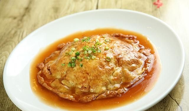  [一席之地]这道天津菜，不论在高档饭店，还是街头小馆，都能占据一席之地