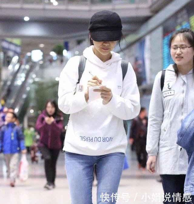 胡可素颜很真实，脸部松垮皱纹明显！网友42岁普通人就是这样子