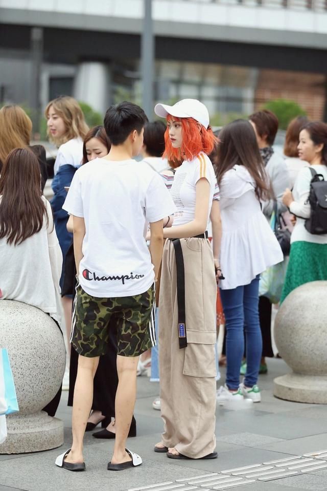 街拍图满多短发的小姐姐你成功撩到我了!