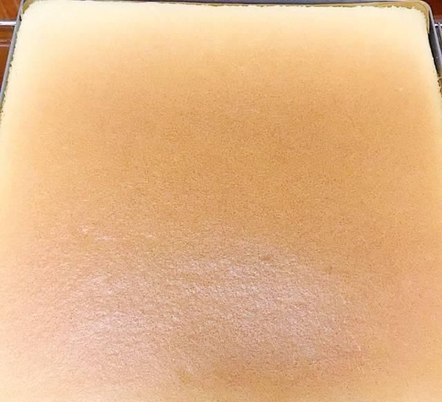  「蛋糕」都说草莓是为甜品而生，那就做个草莓蛋糕卷留住这份甜蜜的回忆