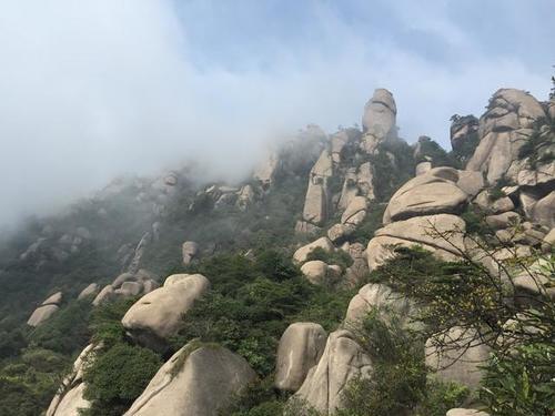 中国江西一座被忽略的旅游景区, 媲美黄山华山, 门票仅80, 拥有万