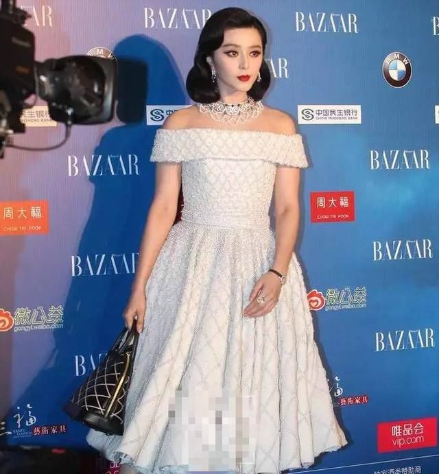 欧阳娜娜广州出席活动，网友：这裙子让她至少胖了20斤