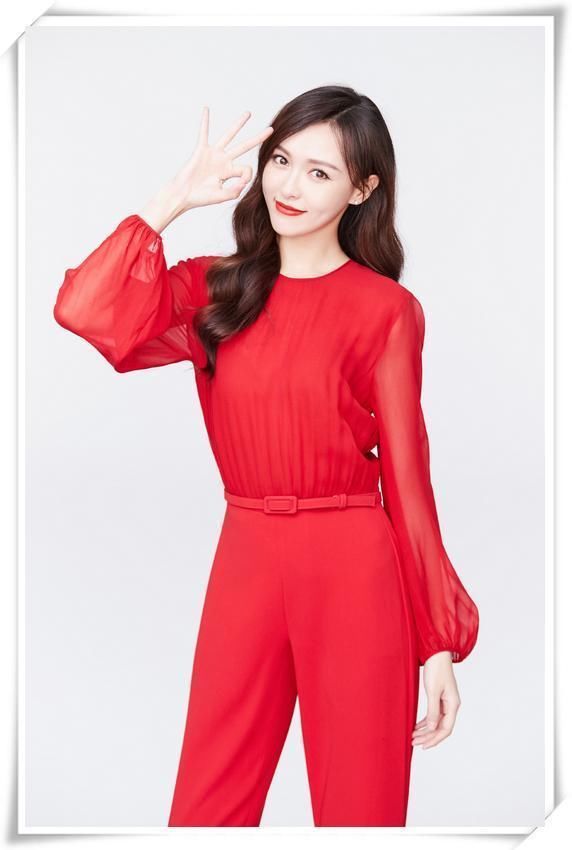 当88斤唐嫣穿上紧身牛仔裤，网友直呼：辣眼睛！还是换回裙子吧！