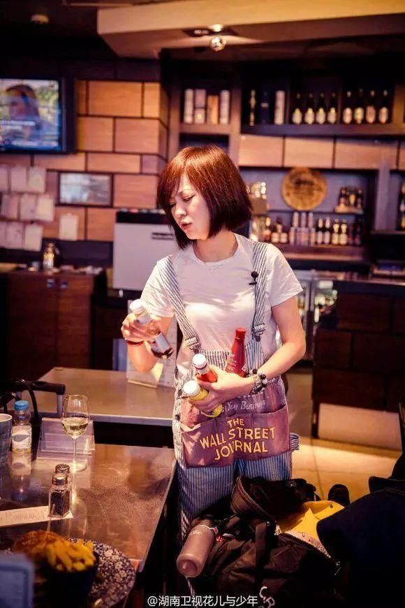 陈意涵深V裙开到肚脐了，衬托4千万的项链，网友：真的好看吗