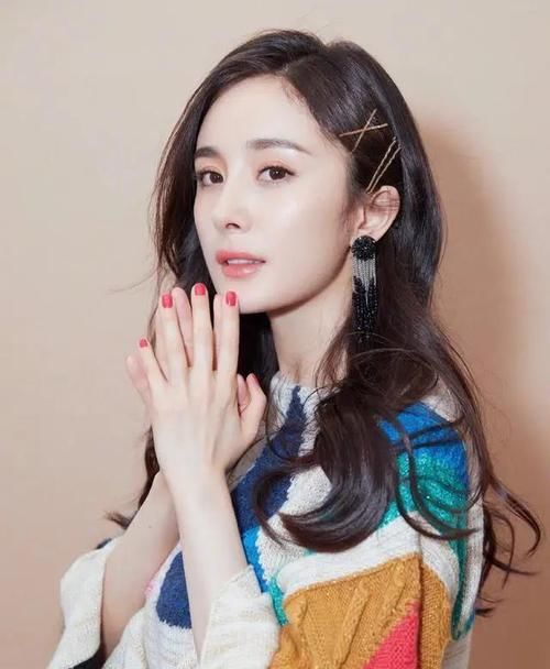  [女人]40岁以上的女人别随便烫头发，3款简约好看的发型，让你年轻5岁