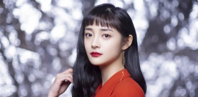 美女■21岁可酷可甜的周洁琼，旗袍加身，演绎古色古香的美女气质！