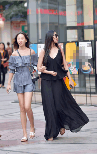 广东街拍: 紧身衣让火爆身材呼之欲出, 多少人被图六小姐姐迷住