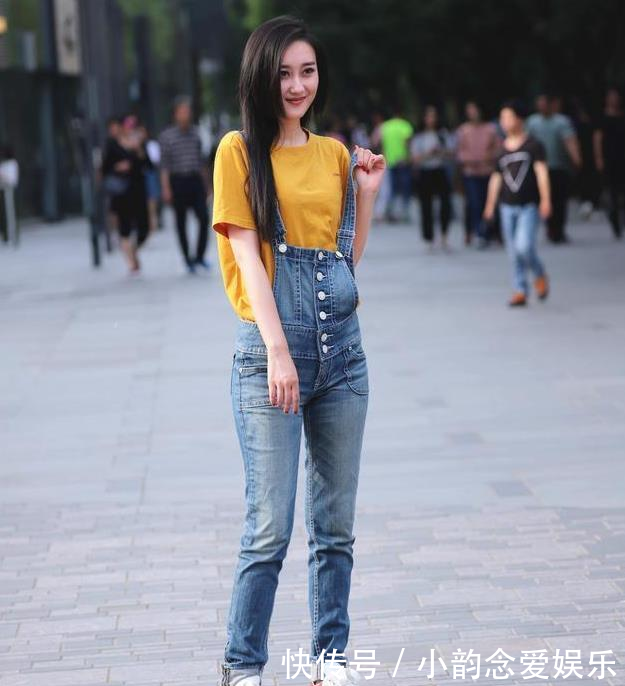  『开心』街拍穿搭：做个悲伤的智者，不如做个开心的傻子！