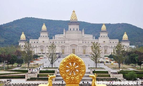 江苏省最富裕的一个地级市，不是苏州