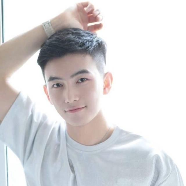  『阳光』2020男生除了“寸头”发型，还可以剪这几款，时尚帅气又阳光