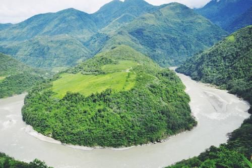 中国最难修的公路，全程117公里却用了50年，如今成为自驾游圣地