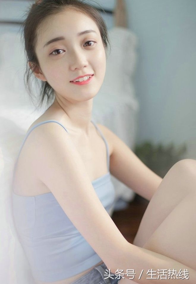 阳光气质美女，是炎热夏季里的一道亮丽风景，天使之美不容错过