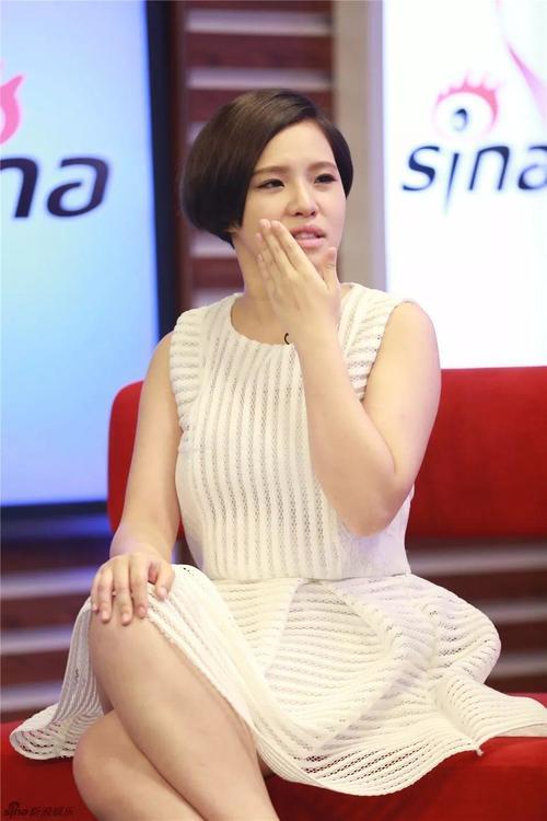 肩膀最宽的女明星评比,蒋欣穿露肩装不如谢依霖