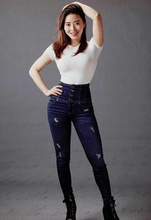 夏天穿上这样的紧身牛仔裤，让你瞬间变身长腿女神！