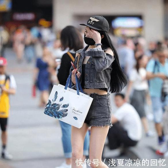 #小姐姐#美女鞋子消失像天鹅跳,这腿不是一般长呀!都是猪油惹的祸