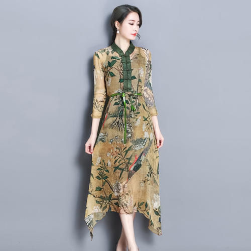 40岁女人这样穿才高雅！“素雅裙＋平鞋”，高贵大方超时尚