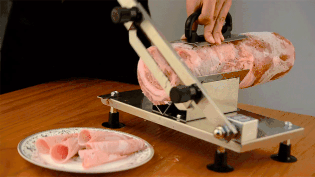 男人过50,别傻傻戴金链子了!这十款随身潮物更能提升男人气场