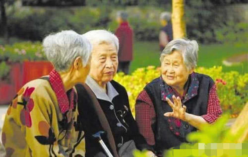  「养老金」为何城里70.80岁退休老人有退休金养老金，还舍不得去