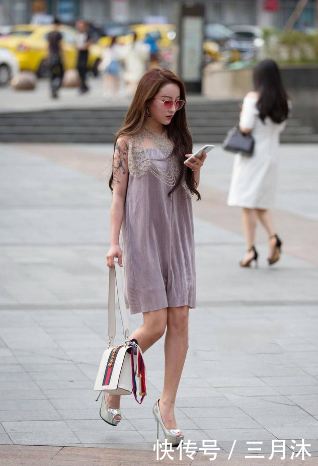 ?美女小姐姐优雅漂亮脸蛋精致,美腿无可挑剔!