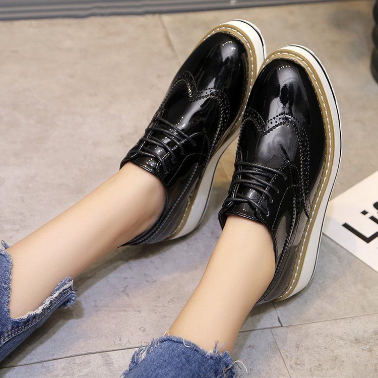 别再穿10几块的“地摊拖鞋”了，今年流行这样的，穿着你更气质