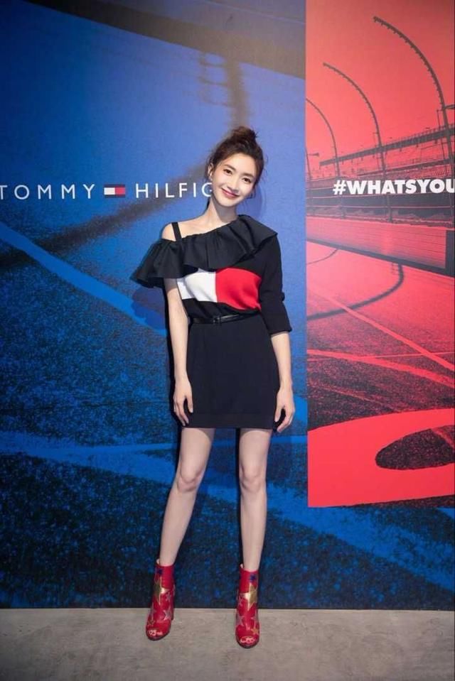 江疏影穿长裙现身，身材穿出五五分的感觉，网友：这次打扮没走心