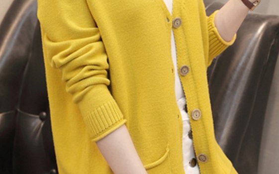 别再穿紧身裤了，太土!有一种糖果色开衫，上身爸妈都说清新减龄