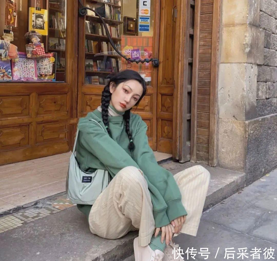 「春天」春天怎么穿卫衣才时髦?不如跟着这些街拍潮人学搭配!