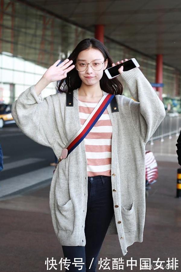 「吃香」最近卫衣不吃香了,这款“上衣”正当红,明星都在穿,显瘦又时髦