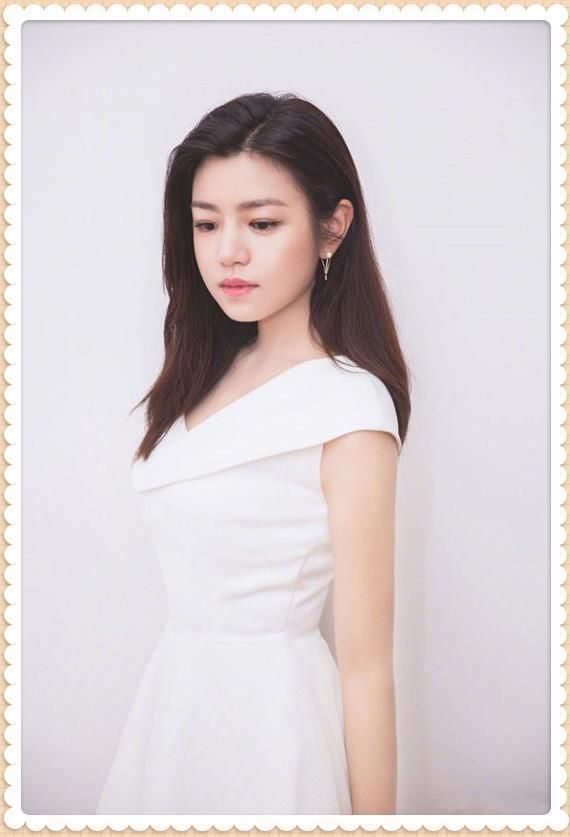 陈妍希是35岁，吴昕也是35岁，可同穿小白裙，差距竟如此尴尬？