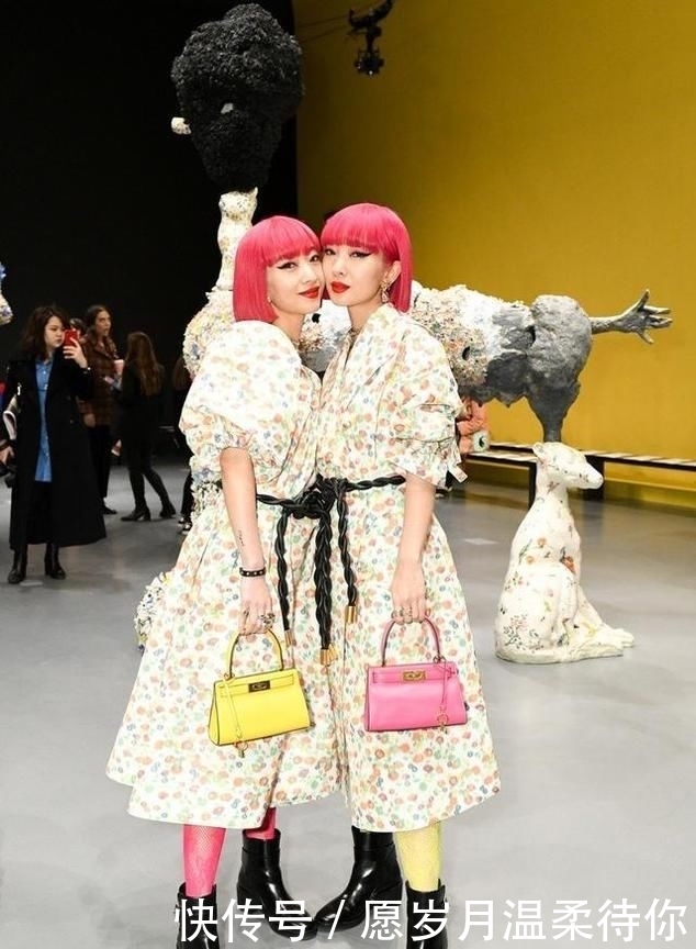 『 老态』放下身段狂推轻奢包包，梅根与奚梦瑶都输了，LV太子妃走秀显老态