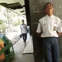 #GIF#爆笑GIF动态图:吓得我赶紧打了一套螳螂拳