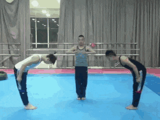  闺蜜@搞笑gif：妹子，你们太任性了，为了衬托闺蜜一点形象都不顾了吗