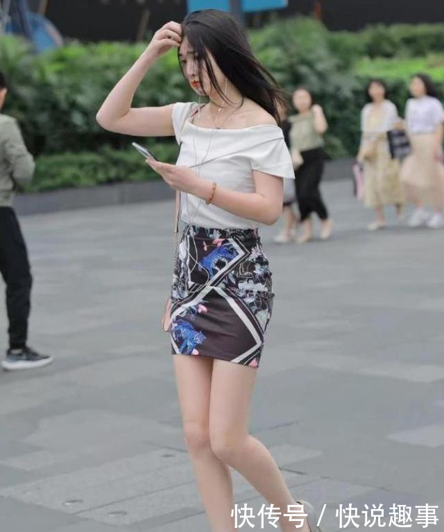 『善于』街拍穿搭：做一个善于倾听的伴侣，这是给对方最温柔的关注！