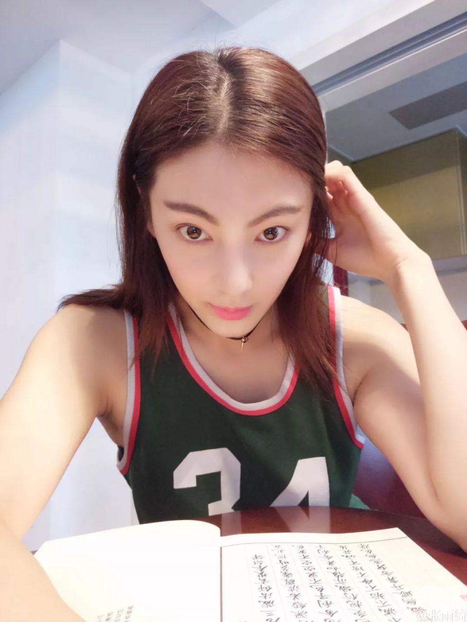 张雨琦脸够小，确定只用了刮痧板没动过刀?