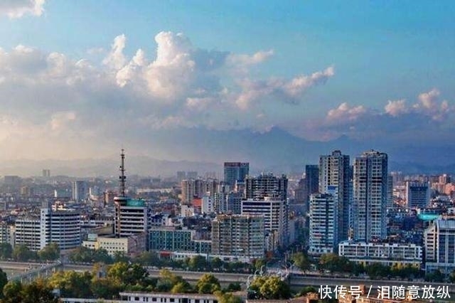 江西这个城市发达了, 有望成为高铁枢纽, 每天停靠列车比省会还多