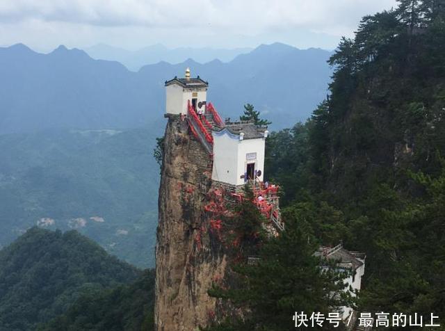 国内最“大胆”寺庙，建在上千米的高山，三面都是悬崖峭壁