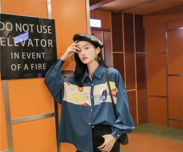  #色彩#寒冬臃肿的外套、单调的色彩,怎么搭配出轻盈时尚的感觉?