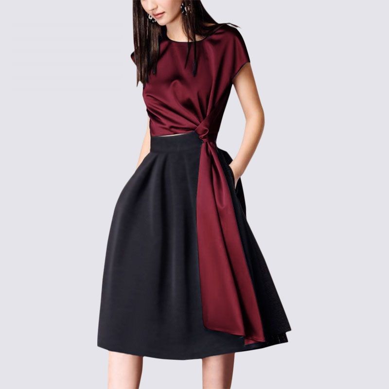 48岁老婆太会打扮，三伏天穿这时髦“套装”，美到路人一愣一愣