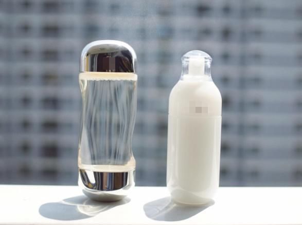  「乳液」你的水和乳液，哪个用得更快？根据肤质选择用量，保湿效果更好！