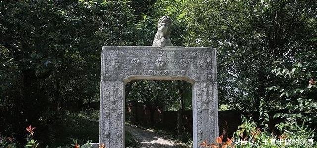 解密“秦岭超大违建别墅”业主拿50年茅台当水喝