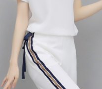 腰圆屁股大少穿紧身牛仔裤,看看这些女人穿显瘦套装,高挑又洋气