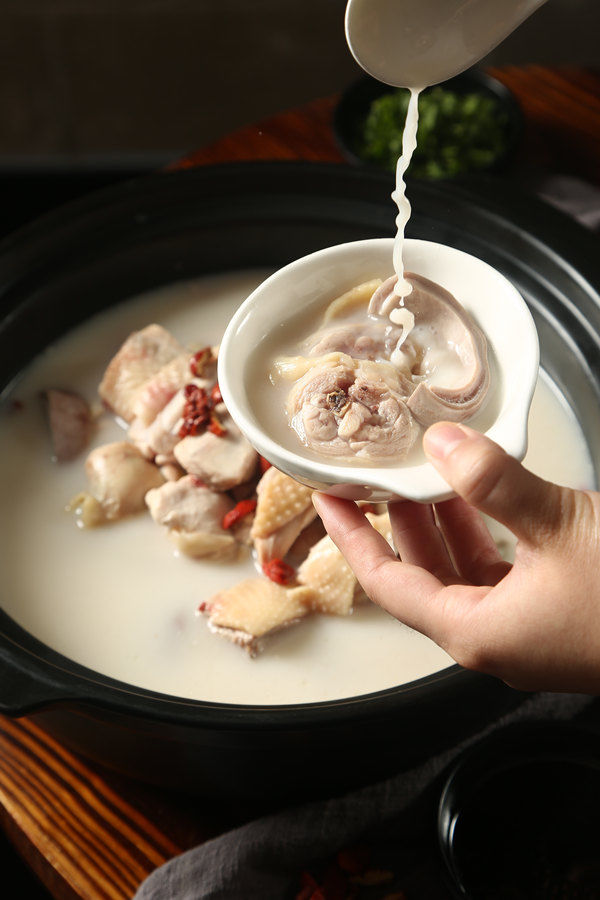 用爱传递好味道 这家明星都爱的猪肚鸡火爆群光