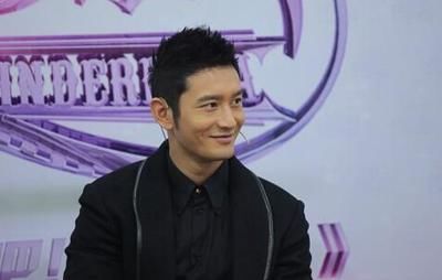 杨颖人设崩塌？餐厅耍大牌威胁顾客删除照片，黄晓明：绝对是谣言