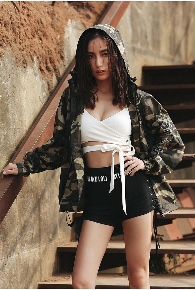 Baby大秀身材，运动潮搭竟靠它?