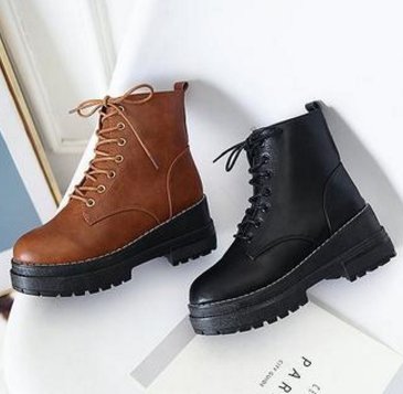 凌晨新上架“马丁靴”，防滑耐磨，逛街许久脚不累，妈妈必备鞋